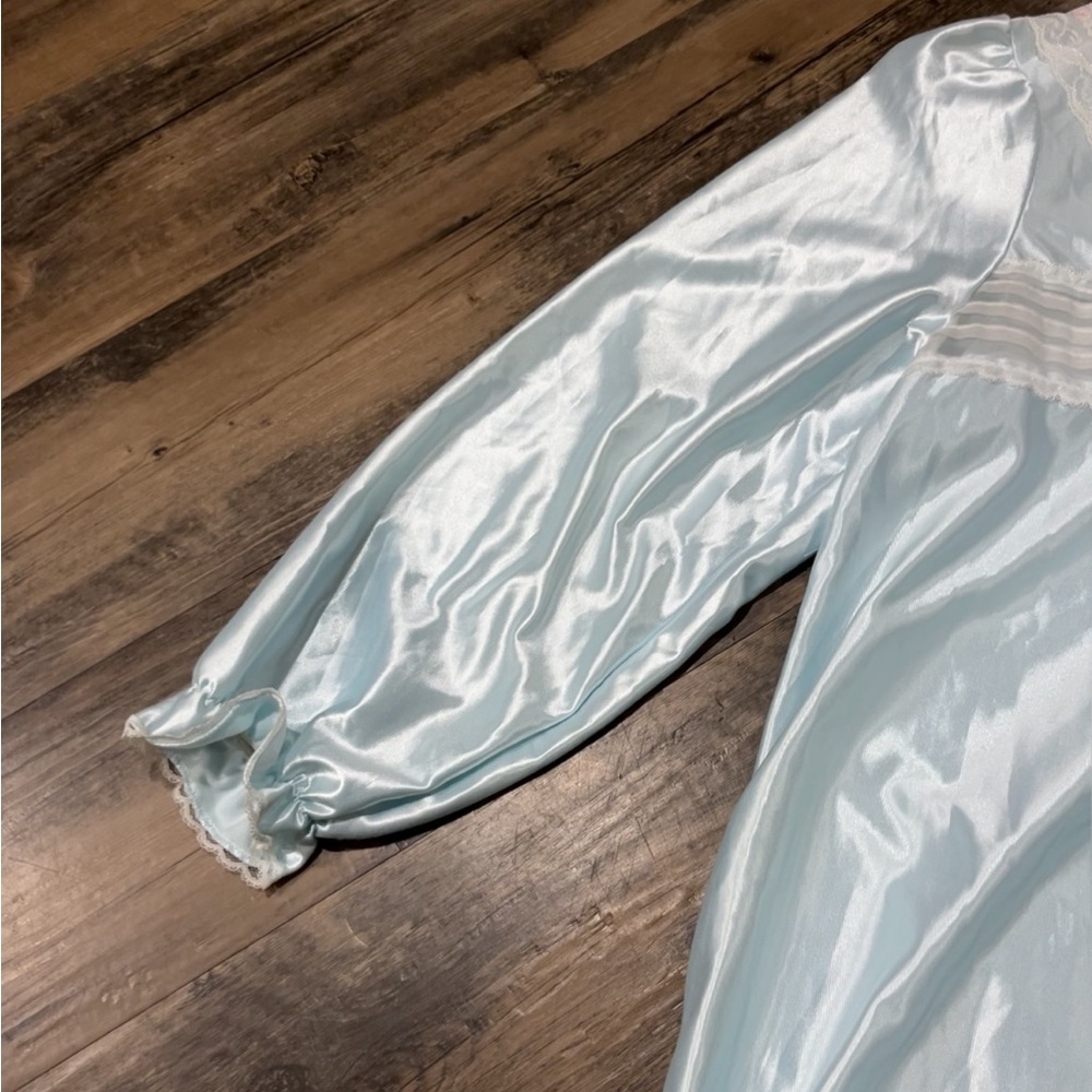 ๐บ๐ธ Featherbed Vintage Brushed back Satin Baby Blue Night Gown- NWT-Size Medium - Picture 3 of 11